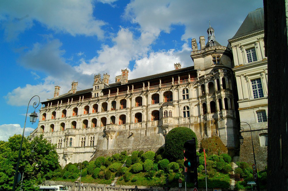 chateau-royal-blois-facade-loges-jurgen-ter-horst-wikimedia