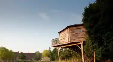 sejour-hebergement-insolite-loiret-cabane-perchee-family-ecolodge