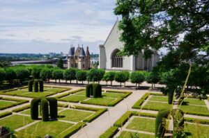 chateau-angers-jardins-logis