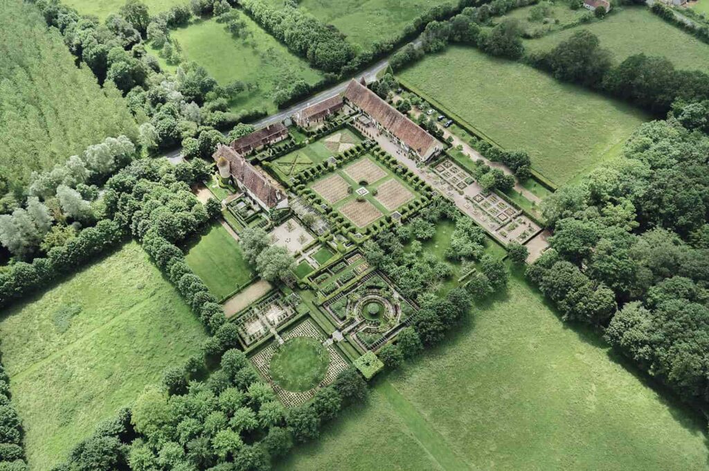 jardins-secrets-cher-prieure-notre-dame-orsan-berry-vue-aerienne-0096