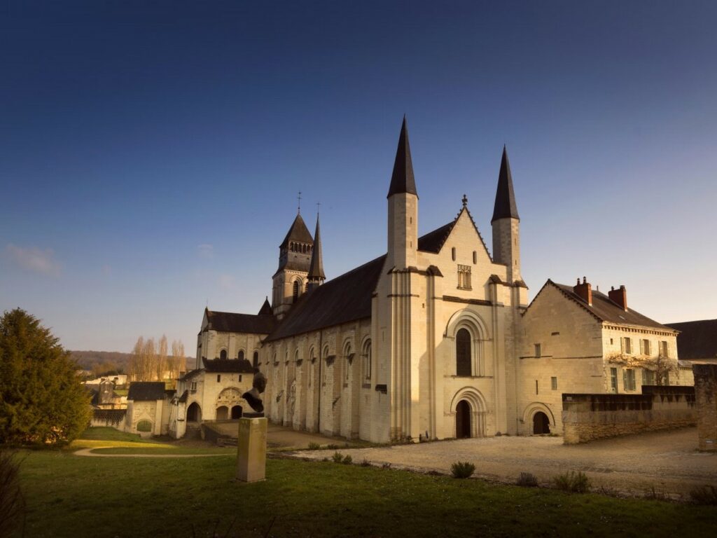 abbaye-royale-de-fontevraud-eglise-leonard-de-serres