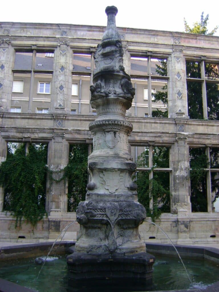 Fontaine_de_Beaune-Semblançay - guiguilacagouille - cc - My Loire Valley