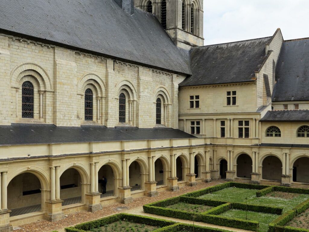 Cloître de l'abbaye de Fontevraud par Marc Ryckaert