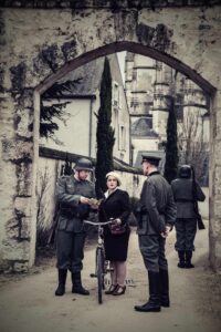 Controle-allemand son et lumière Cléry copyright - My Loire Valley