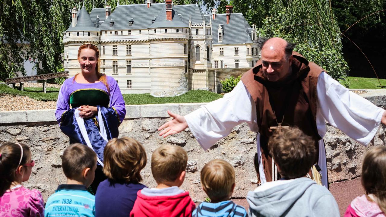 Animation frère Lagourdasse et dame Charlotte © Parc Mini-Châteaux