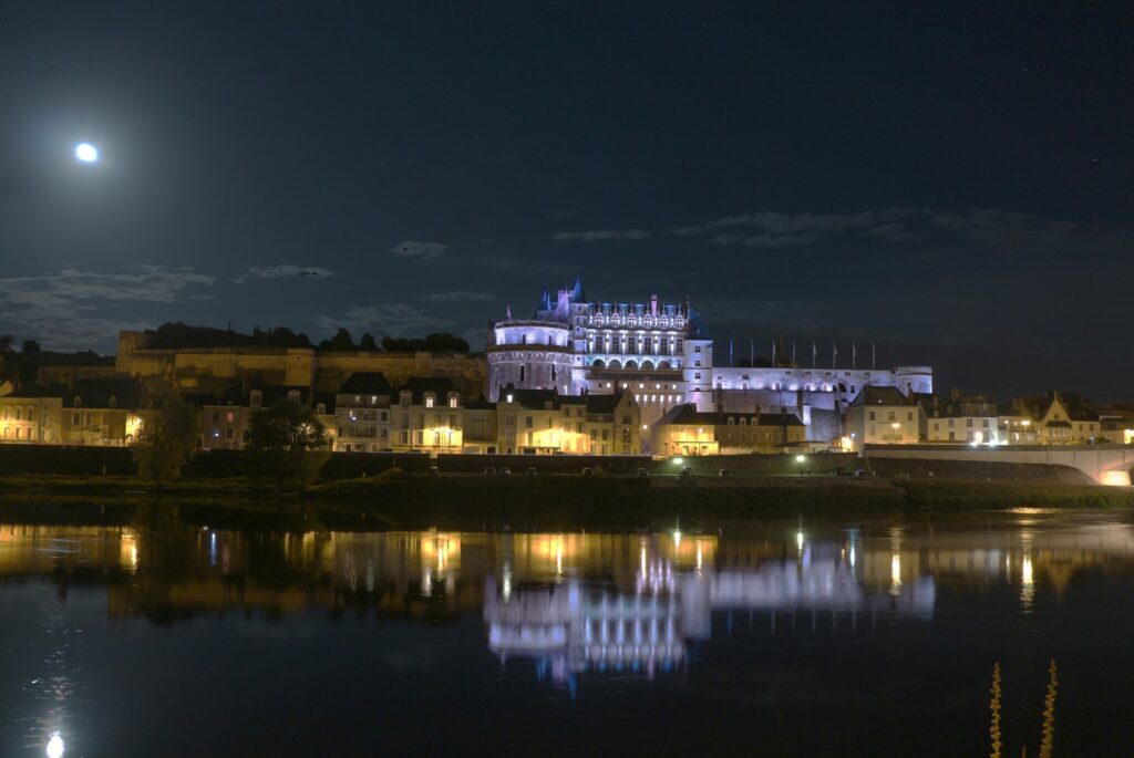 amboise-chateau-loire-nuit@NeoLight