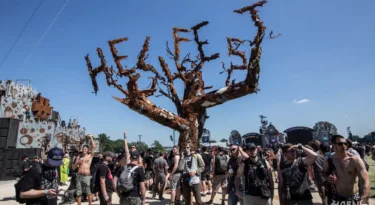 clisson-arbre-hellfest-metal-festival©mzagerp