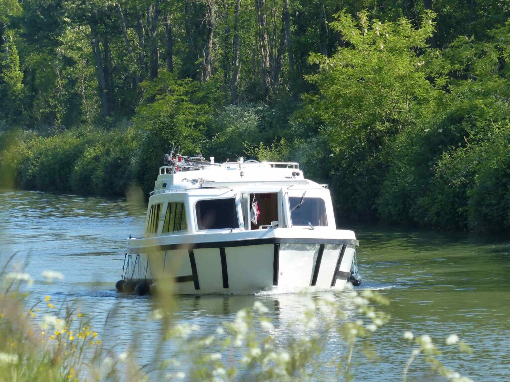 Bords du Canal - AC/Office de Tourisme de Saint-Pierre Magny-Cours