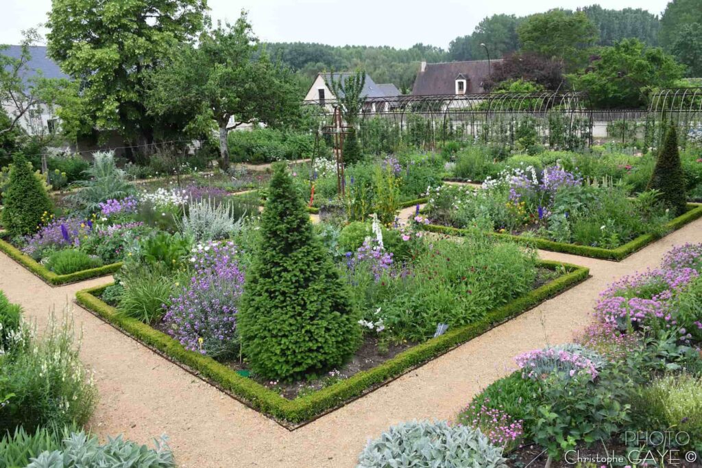 village-chedigny-touraine-jardin-cure-424 PHOTO Christophe GAYE © CG COMP