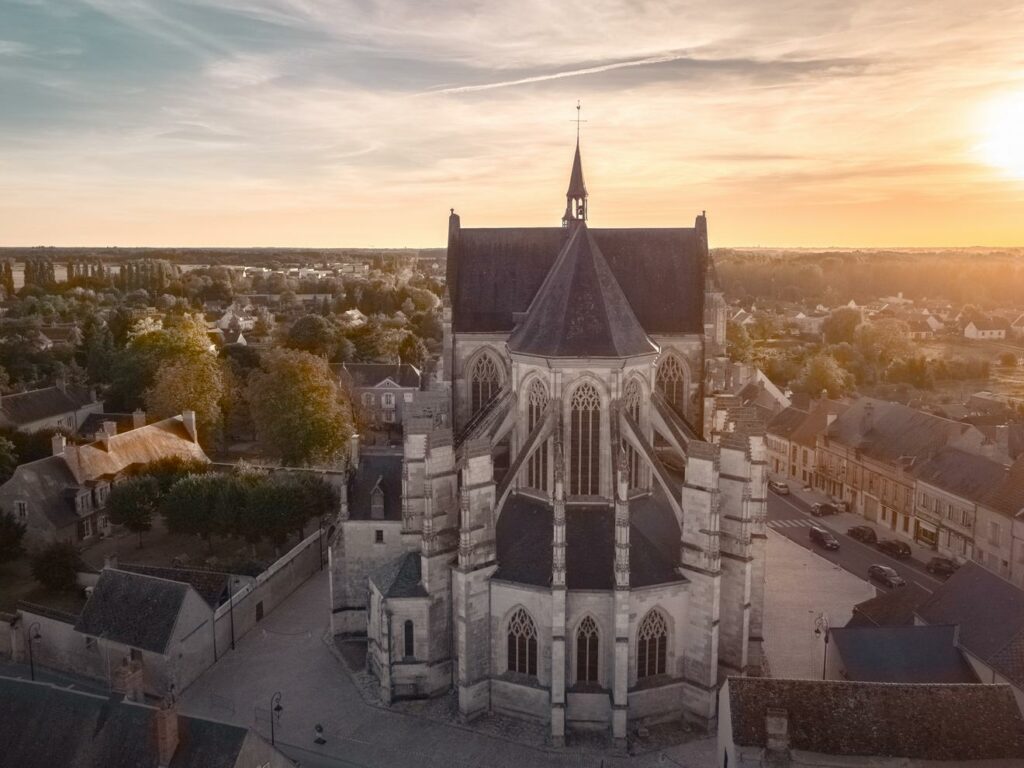 Basilique Notre-Dame de Cléry_vue sur le chevet derrière