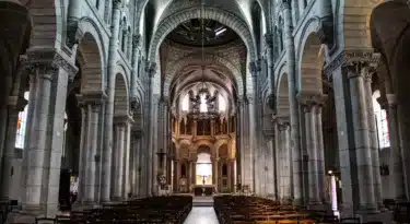 interieur-eglise-notre-dame-chateauroux-c-boussole-voyageuse