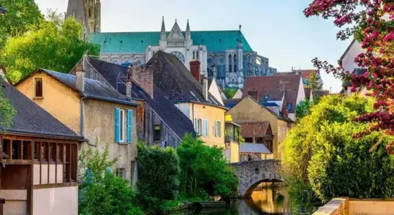 Chartres-Shutterstock-miniature