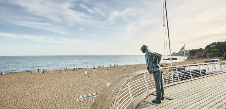 Statue de Monsieur Hulot, Saint-Marc-sur-Mer