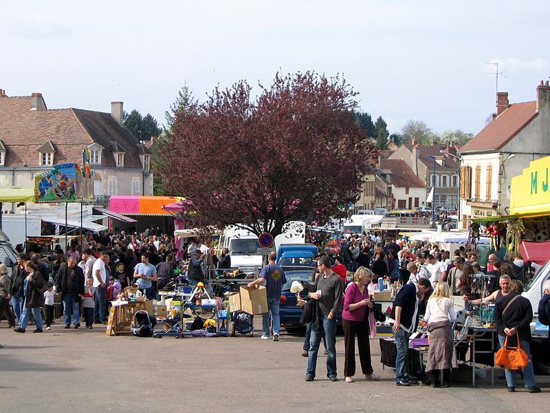 brocante de paques à Donzy 2022