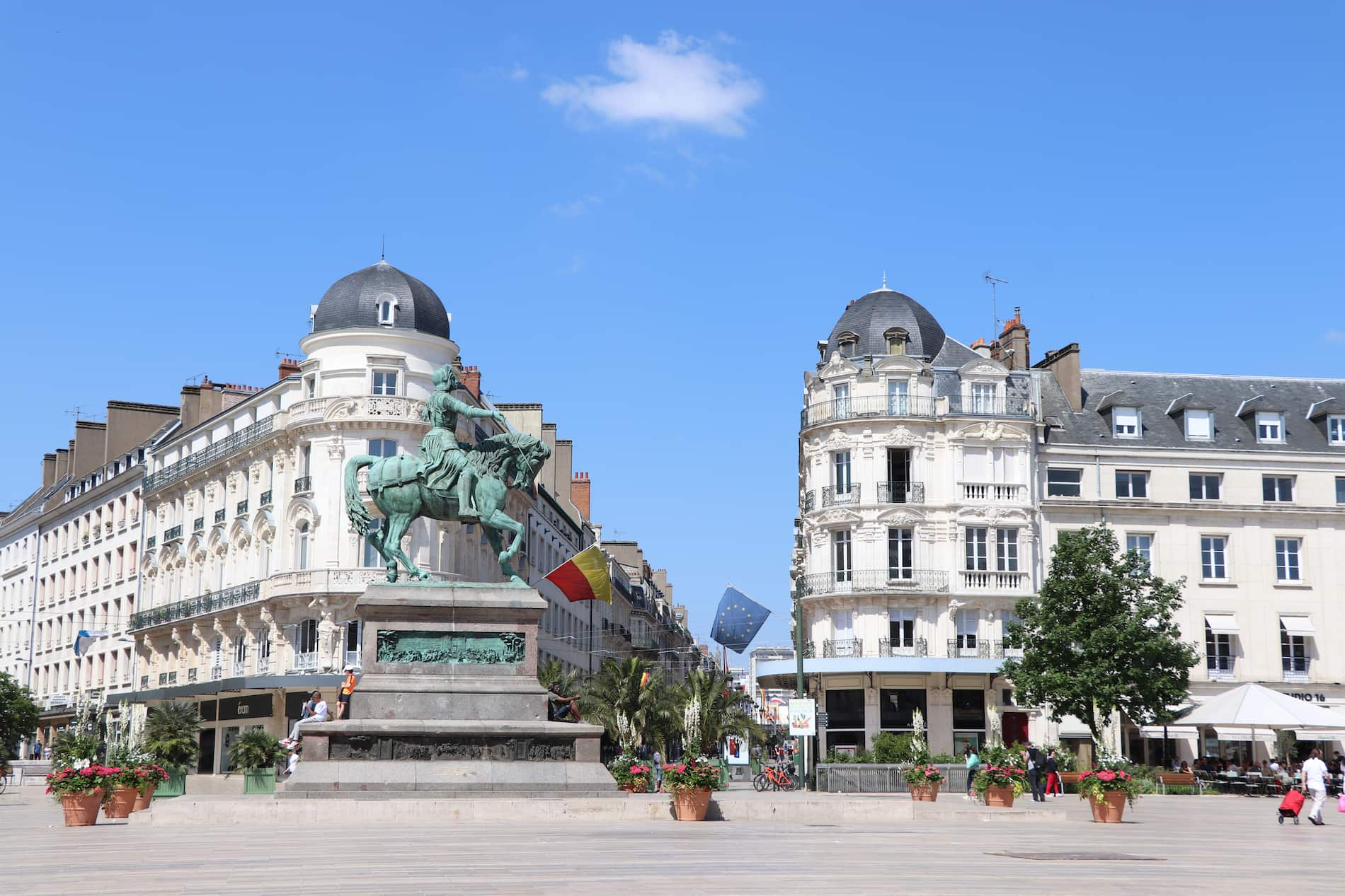 la place du martroi à orleans