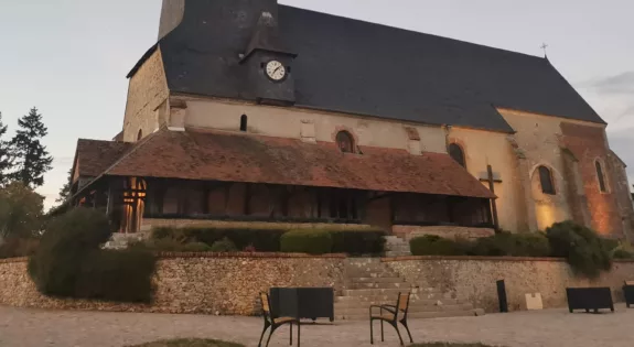 Maison de la forêt dans le berry insolite