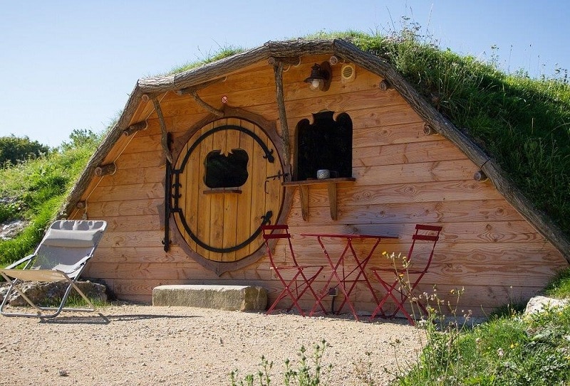 nuit insolite indre et loire maison de hobbit domaine de la roche bellin