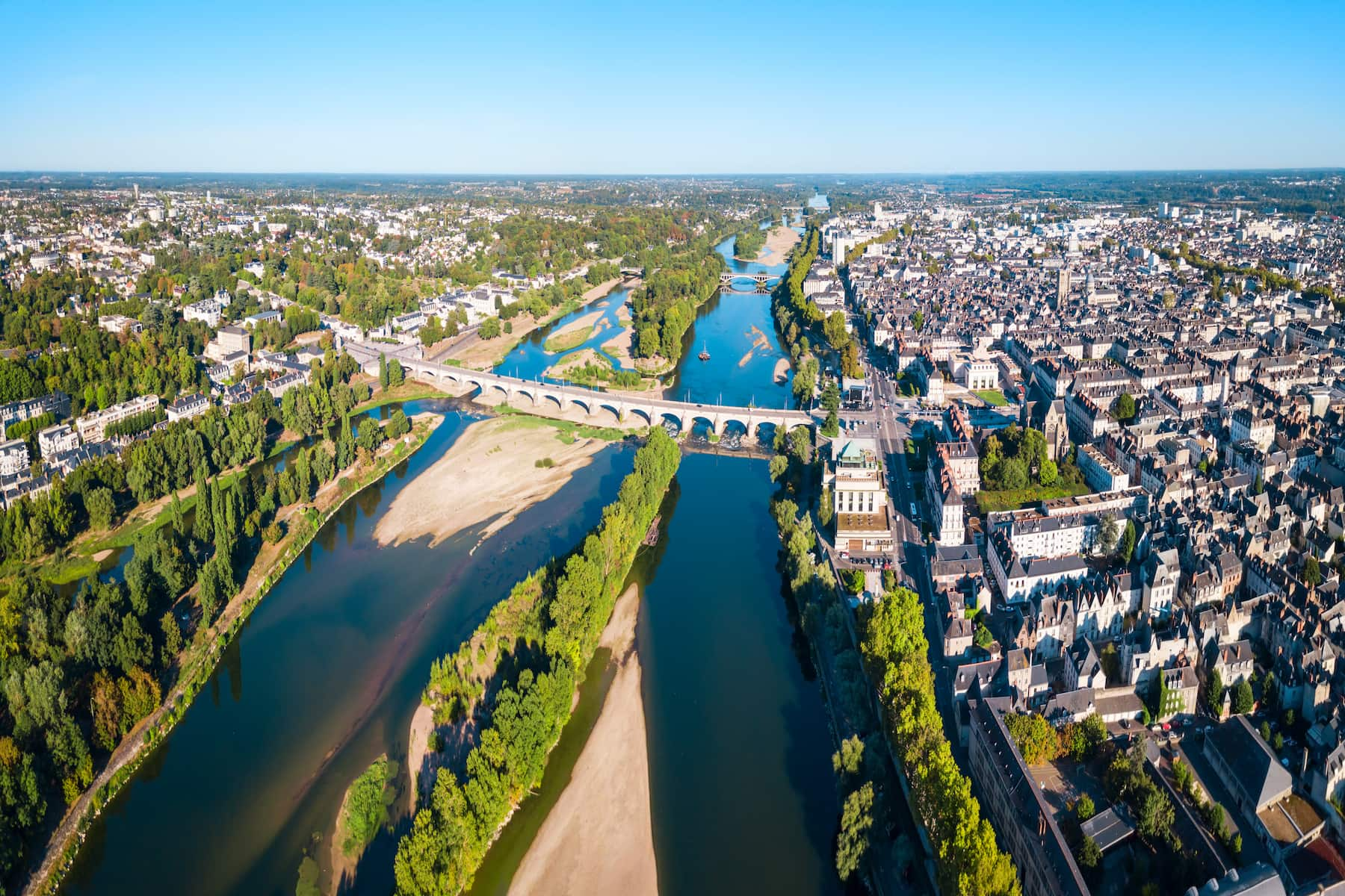 ville-de-tours-adobe-stock